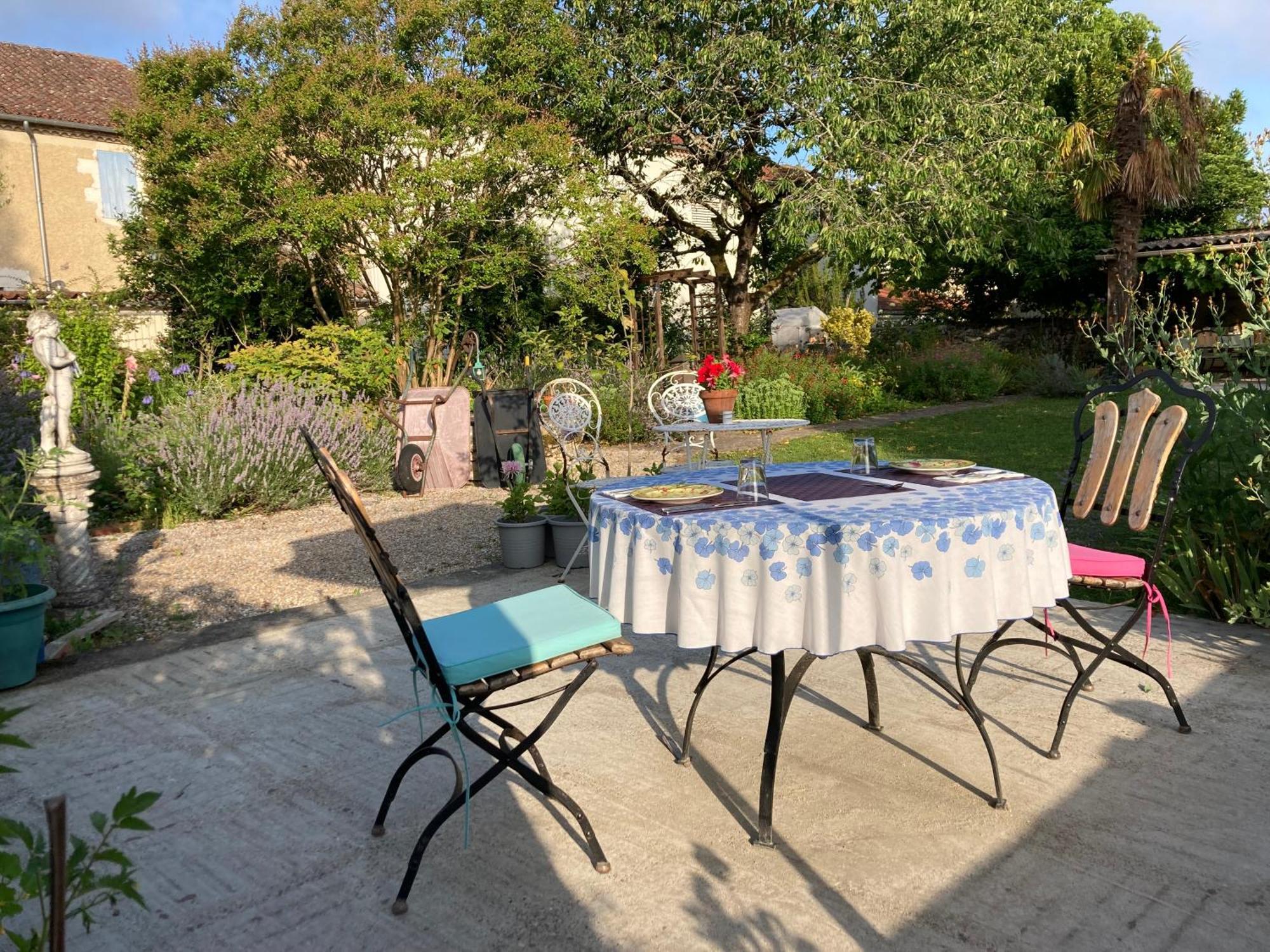 Bed and Breakfast Le Petit Cochon Valence-sur-Baïse Exterior foto